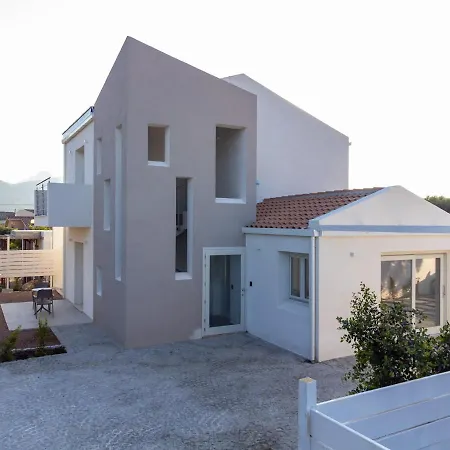 Villa Est-2